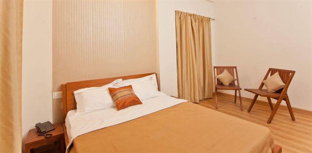 Hotel Holiday Home Бенґалуру Екстер'єр фото